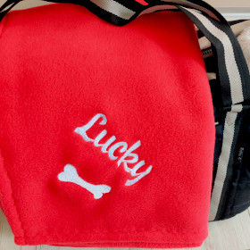 koc dla psa czerwony z imieniem, czcionka bison